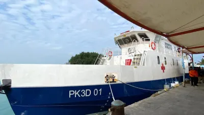 Pemkab Kepulauan Seribu menyiagakan lima unit kapal ambulans untuk menangani kebutuhan darurat medis dan rujukan antar-pulau. (Sumber: beritajakarta.id | Foto: beritajakarta.id)