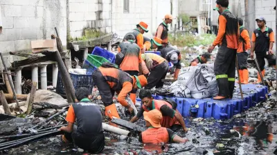 Pembersihan sampah di Saluran Penghubung (Phb) Kali Gendong di kawasan Muara Baru, RT 16, RT 17, dan RT 19, RW 17, Kelurahan Penjaringan, Kecamatan Penjaringan, Jakarta Utara, rampung. (Sumber: beritajakarta.id | Foto: beritajakarta.id)