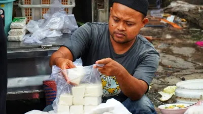 Pedagang Tahu. (Sumber: palangkaraya.go.id)