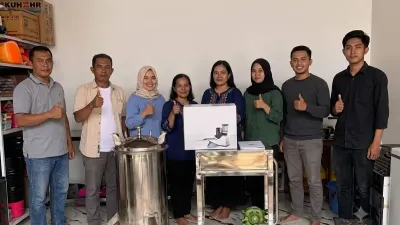 Pelaku UMKM di Kecamatan Kadupandak, Kabupaten Cianjur, terus berupaya mengembangkan usahanya agar mampu bersaing di tengah tantangan pasar yang semakin dinamis.
