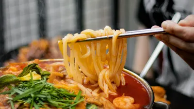 Inilah Makanan yang Sebaiknya Dikurangi Saat Ramadan agar Puasa Tetap Lancar