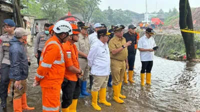 Kasus longsor sampah di Zona 4A TPST Bantargebang, Pemprov DKI Jakarta gerak cepat lakukan penanganan korban terdampak. (Sumber: beritajakarta.id | Foto: beritajakarta.id)