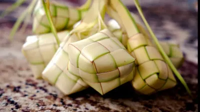 Ilustrasi Ketupat (Sumber: Pixabay/ignartonosbg)