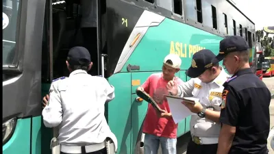 Jelang Arus Mudik Lebaran 2026, Dishub Jakarta Barat Lakukan Pengecekan Kelaikan Bus AKAP di Terminal Kalideres