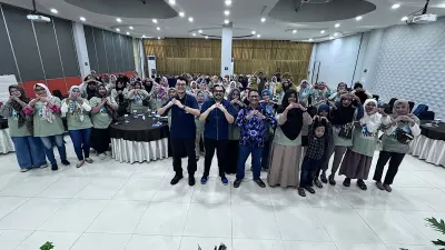 PT Sarana Multigriya Finansial (Persero) atau SMF bekerja sama dengan PT Permodalan Nasional Madani (PNM) Cabang Tegal menyelenggarakan Pelatihan Pengembangan Usaha bagi Nasabah Mekaar Home. (Dok SMF)