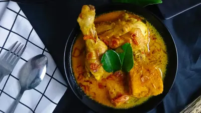 Ilustrasi Opor Ayam Menu Lebaran. (Sumber: Pexels/ Juan Anatama)