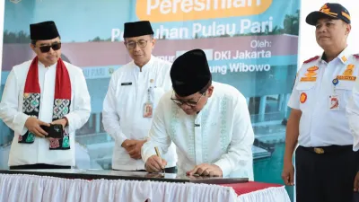 Gubernur DKI Jakarta, Pramono Anung meresmikan Dermaga Pelabuhan Dinas Perhubungan di Pulau Pari, Kepulauan Seribu, Jumat (13/3). (Sumber: beritajakarta.id | Foto: beritajakarta.id)