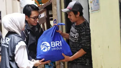Lewat BRI Peduli, Ratusan Ribu Warga Terima Bantuan Sembako di Bulan Ramadan