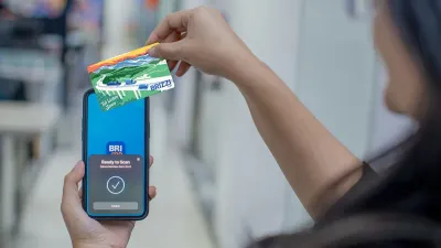 Lewat Tol Tanpa Hambatan, BRI Bantu Pemudik via Top Up BRIZZI yang Kini Makin Praktis