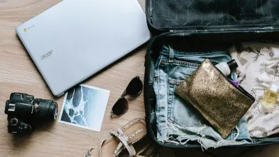 Ilustrasi Perlengkapan Mudik. (Sumber: Unsplash/Anete Lūsiņa)