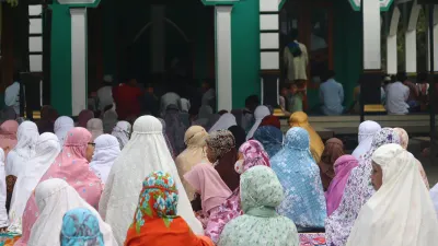 Ilustrasi Sholat Idulfitri. (Sumber: Unsplash/Mufid Majnun)