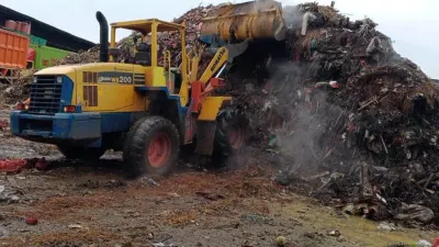 Volume sampah di Pasar Induk Kramat Jati diperkirakan mencapai 6.970 ton atau setara dengan kurang lebih 410 truk tronton. (Sumber: Beritajakarta.id | Foto: Beritajakarta.id)