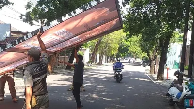 Pasca Lebaran 2026, Satpol PP Jakarta Selatan Sudah Tertibkan 40 Spanduk dan Baliho!