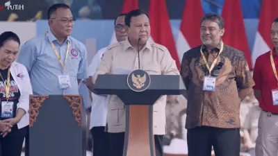 Presiden Prabowo Subianto Hadiri Peringatan Hari Buruh Internasional di Monas, Jumat (1/5). (Sumber: YouTube Sekretariat Presiden)