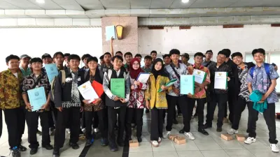 Peringati Hardiknas 2026, Sudin Pendidikan Jakarta Selatan Serahkan 346 Ijazah Siswa yang Alami Kendala Biaya! 