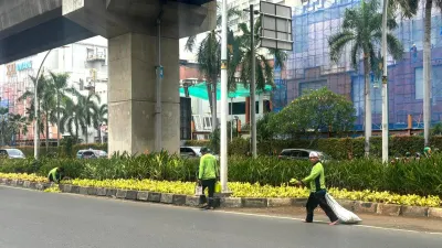 Suku Dinas Pertamanan dan Hutan Kota (Tamhut) Jakarta Utara terus mengintensifkan program penataan dan penghijauan taman kota serta jalur hijau di enam kecamatan. (Sumber: beritajakarta.id | Foto: beritajakarta.id)