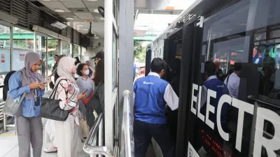 Halte Manggarai Ditutup Sementara Mulai Hari Ini! PT TransJakarta Siapkan Halte Temporer Cek Rutenya...