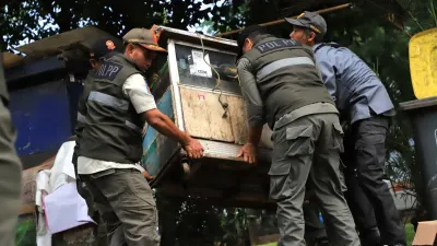 Bina Tertib Praja Lakukan Sterilisasi Bersama 50 Personel Gabungan di 2 Jalan Kebayoran Baru! 