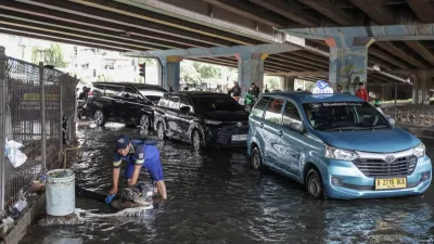 Atasi Banjir di Persimpangan Kolong Tol JORR W2 Kembangan, Pemkot Jabar akan Bangun Saluran dari Jalan Outer Ring Road!
