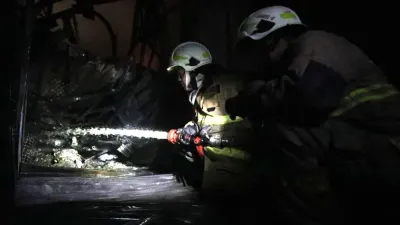 Kerugian Capai Rp550 Juta, 100 Personel Gabungan Berhasil Padamkan Kebakaran Gudang Oli di Kamal Muara!