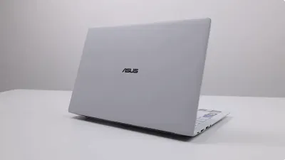 Spesifikasi Laptop ASUS ExpertBook Ultra 2026. (Sumber: youtube.com/@JagatReview)
