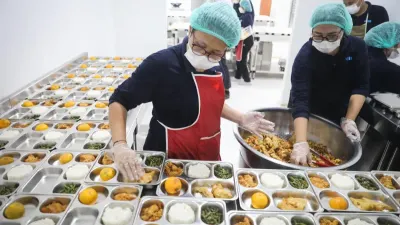 Dinkes DKI Jakarta diketahui terus memperkuat pengawasan dan pembinaan terhadap Satuan Pelayanan Pemenuhan Gizi (SPPG) melalui penerbitan Sertifikat Laik Higiene Sanitasi (SLHS). (Sumber: Beritajakarta.id | Foto: Beritajakarta.id)
