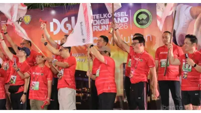Gubernur DKI Jakarta Pramono Anung melepas peserta lomba lari Digiland Run 2026. (Sumber: beritajakarta.id)