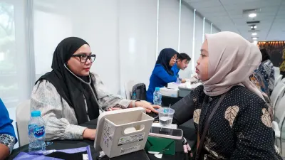 Solidaritas sosial mewarnai budaya kerja PNM melalui kegiatan donor darah rutin yang mempererat empati dan kepedulian antarpegawai.
