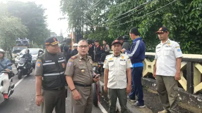Cegah Aksi Tawuran di Jalan I Gusti Ngurah Rai Jakarta Timur, Satpol PP: Temukan Anak Panah hingga Petasan Roket