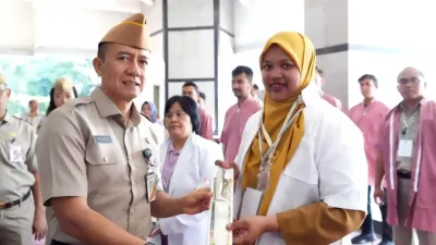 Pemerintah Kota (Pemkot) Jakarta Timur melepas 177 petugas pemeriksa hewan kurban Iduladha 1447 Hijriah. (Sumber: beritajakarta.id | Foto: beritajakarta.id)