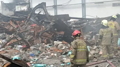 Sudah 2 Kali Terjadi, Sudin Gulkarmat Jakarta Barat Berhasil Padamkan Kebakaran Gudang Plastik di  Jalan Peternakan Raya