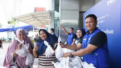 PNM Rayakan Idul Adha dengan Penyaluran Daging Kurban untuk Warga dan Pelaku UMKM