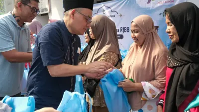 Pertamina Patra Niaga Regional JBB menyalurkan 214 hewan kurban kepada masyarakat di DKI Jakarta, Banten, dan Jawa Barat pada Iduladha 1447 H.