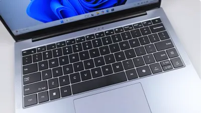 Spesifikasi Laptop Polytron Luxia Ryzen 5. (Sumber: youtube.com/@JagatReview)