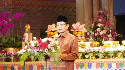 Menteri Agama RI Nasaruddin Umar menyampaikan pesan Hari Tri Suci Waisak 2570 B.E. yang mengajak umat Buddha menjadikan Waisak sebagai momentum memperkuat kebajikan, persaudaraan, dan perdamaian dunia. (Foto: Kemenag)