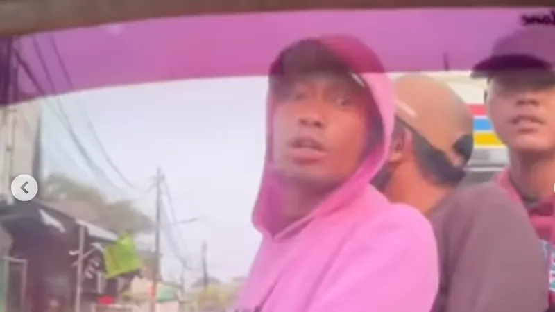 Menutup akhir tahun 2024, masyarakat kembali dikejutkan dengan aksi premanisme yang dilakukan oleh tiga orang pria dewasa.