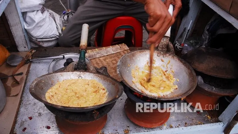 Kerak Telor salah satu kuliner legendaris Jakarta