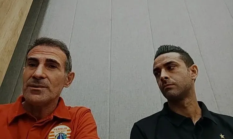 Tangkapan layar Pelatih Kepala Persija Jakarta asal Italia Angelo Alessio (kiri) dan bek Persija, Otavio Dutra
