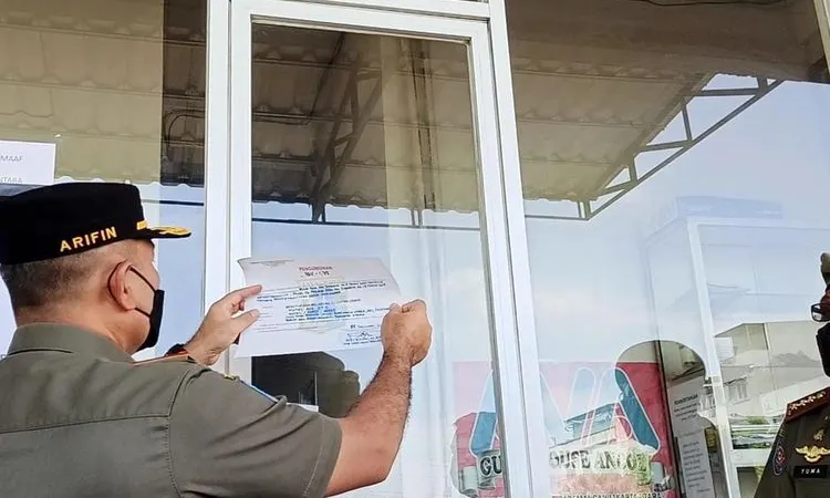 Satpol PP DKI Jakarta segel Hotel OYO di Pademangan (dok. utara.jakarta.go.id)