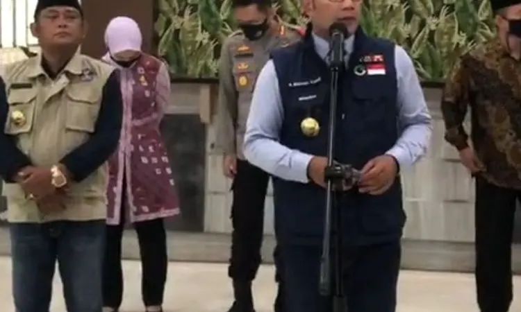 Gubernur Jawa Barat Ridwan Kamil saat memberi keterangan pers terkait klaster industri di Kabupaten Bekasi dan Karawang, Jumat (4/9/2020)/ Humas Kabupaten Bekasi