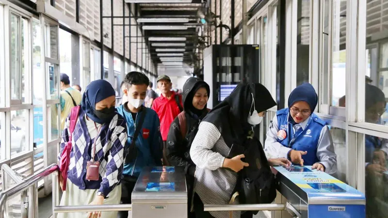 Gubernur DKI Jakarta, Pramono Anung buka suara terkait aduan dugaan penjualan ilegal kartu layanan transportasi umum gratis. (Sumber: Beritajakarta.id | Foto: Beritajakarta.id)