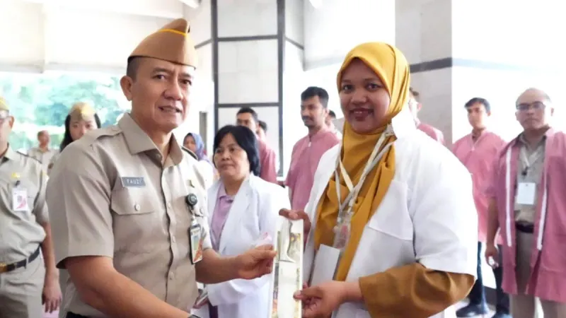 Pemerintah Kota (Pemkot) Jakarta Timur melepas 177 petugas pemeriksa hewan kurban Iduladha 1447 Hijriah. (Sumber: beritajakarta.id | Foto: beritajakarta.id)
